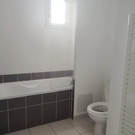 Le Domaine Du Golf ***. Lieu-dit Launac-le-vieux 1 Chemin De L'aire 34690 Holiday home