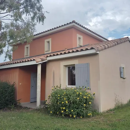 Le Domaine Du Golf ***. Lieu-dit Launac-le-vieux 1 Chemin De L'aire 34690 Holiday home *